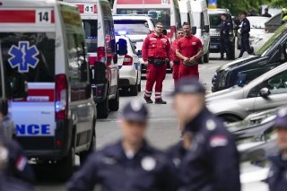 De nombreux secouristes ont été dépêchés sur le lieu du drame à Belgrade.